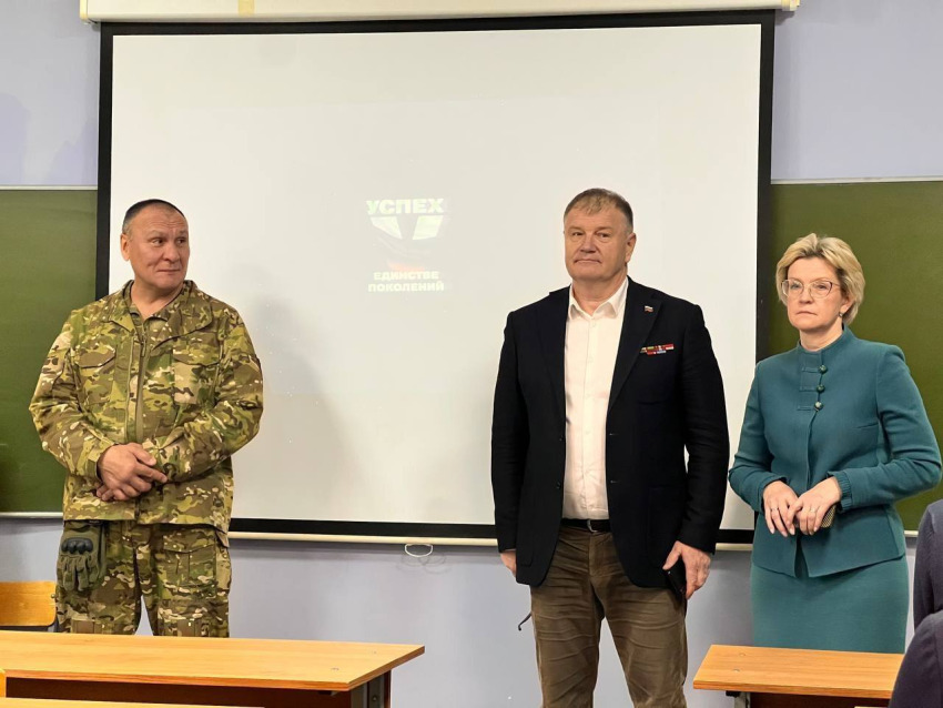 Жуковские партийцы провели урок мужества для старшеклассников