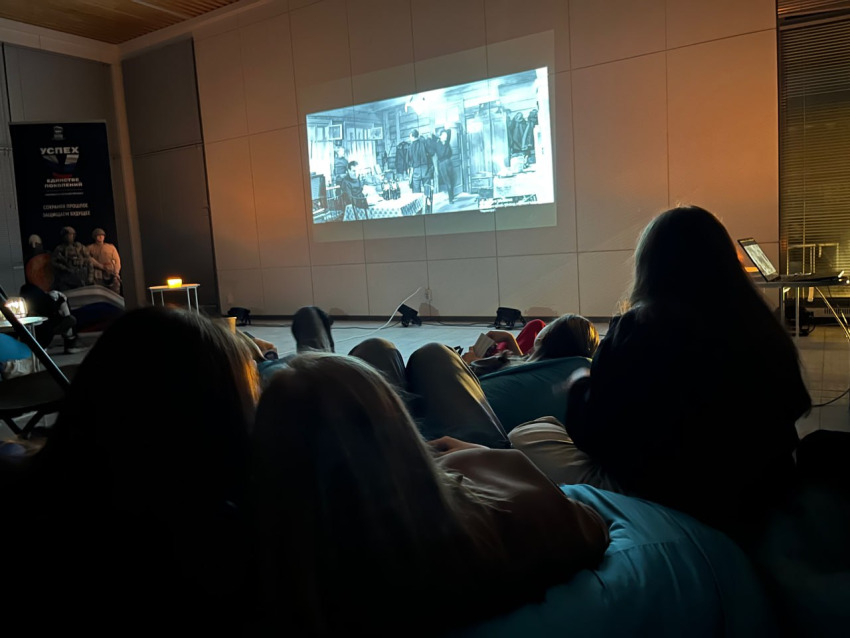 Актив партии «Единая Россия» городского округа Жуковский организовал кинопоказ фильма «Девчата» в рамках цикла «Успех в единстве поколений»