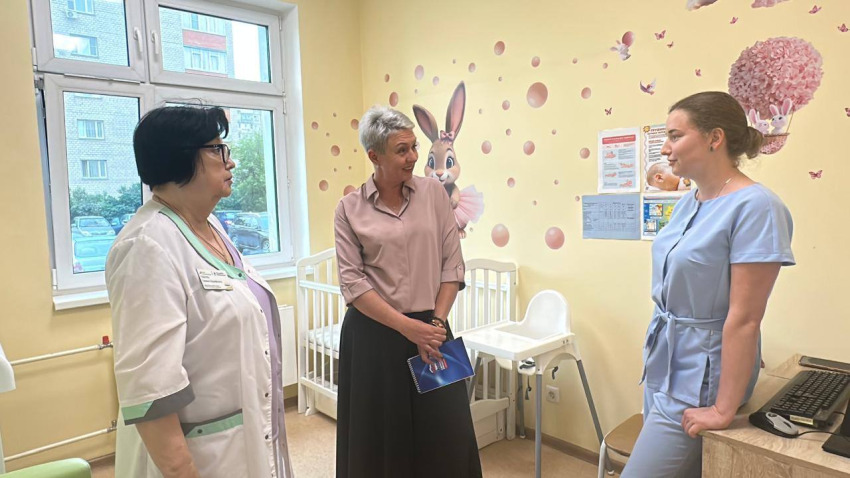 Актив «Единой России» провел здравчас в детской поликлинике
