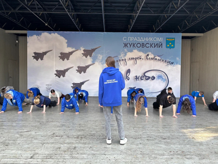 Жуковские партийцы провели спортивный день в парке культуры и отдыха