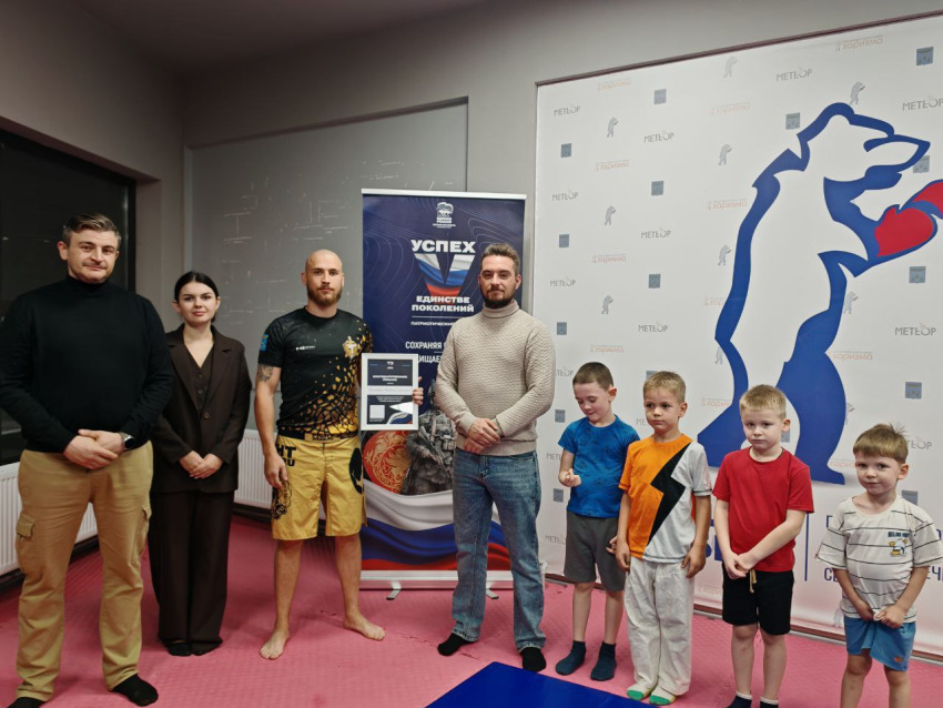 Жуковские партийцы поздравили тренеров с профессиональным праздником