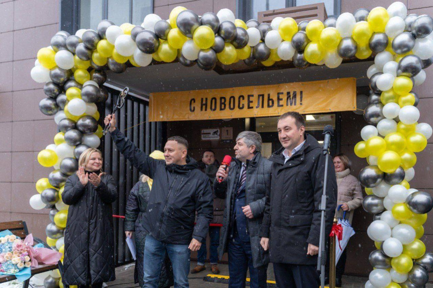 Более 200 жуковчан переселили из аварийных домов в новые квартиры