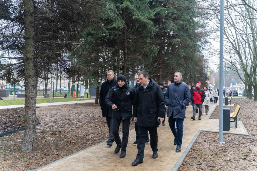 Жуковские партийцы провели мониторинг сквера около станции «Отдых»