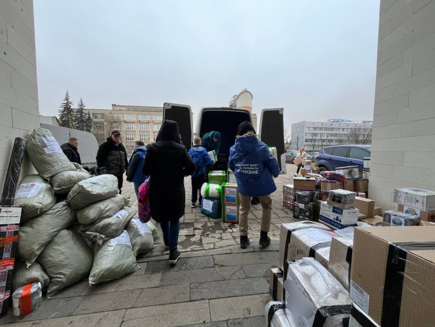 В преддверии Нового года жуковские партийцы приняли участие в сборе гуманитарной помощи для участников СВО